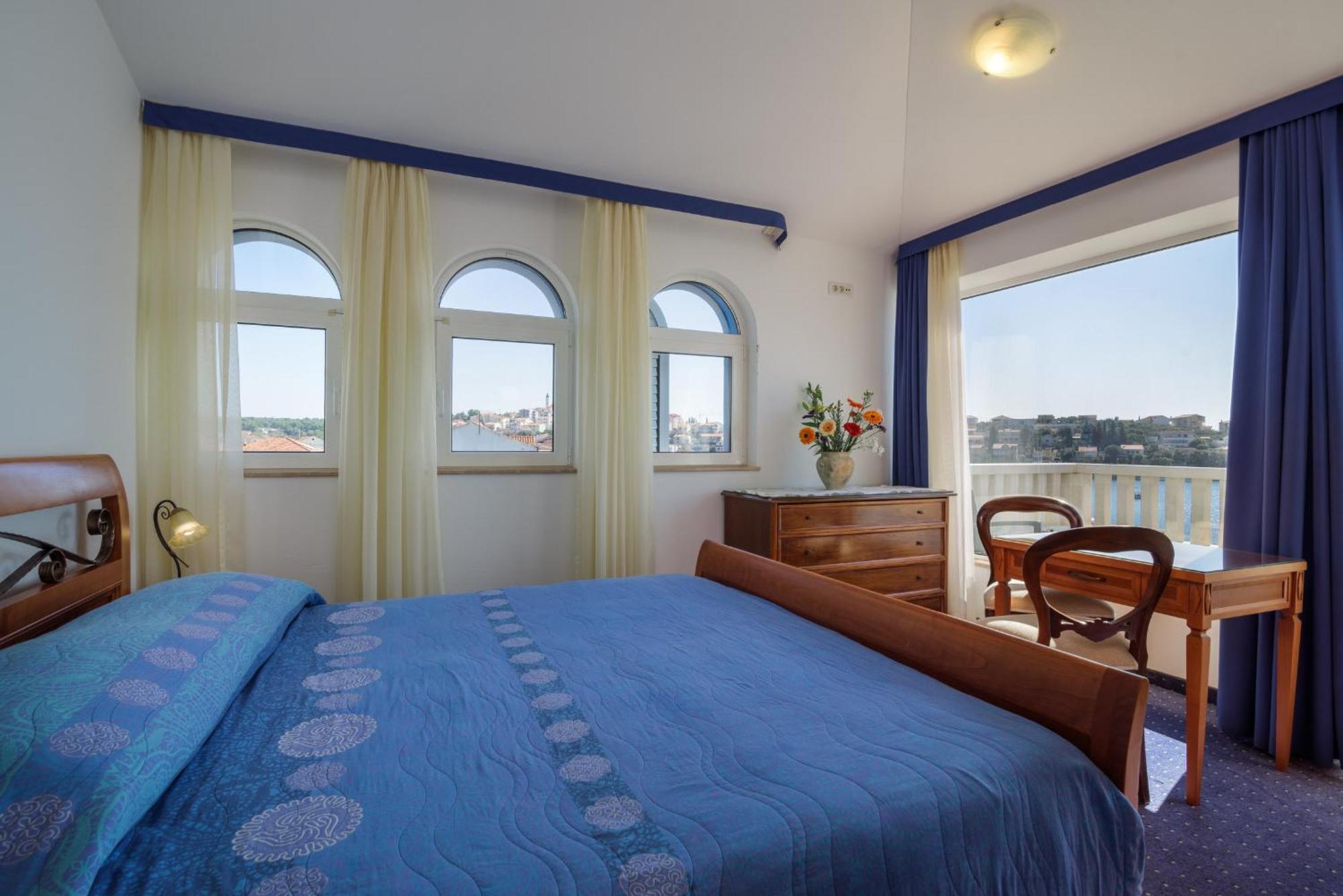 Villa Mediterana Seget Vranjica Oda fotoğraf